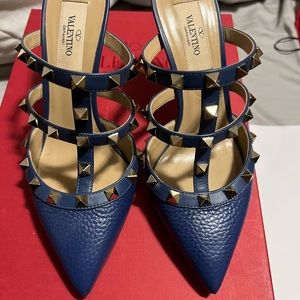 Valentino Garavani Rockstud mule size 35 ocean blue